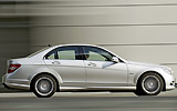 Mercedes-Benz Clase C BlueEFFICIENCY. Modelo 2009. Imagen. Lateral. Movimiento. Coche en carretera. Gris.