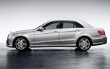 Mercedes-Benz Clase E. Modelo 2009. Imagen. Exterior. Paquete equipamiento �AMG�. Lateral. Coche parado. Estudio. Plata iridio metalizado.
