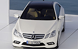 Mercedes-Benz Clase E Coup�. Modelo 2009. Imagen exterior. Frontal cenital. Coche parado. Carretera. Blanco.