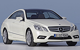 Mercedes-Benz Clase E Coup�. Modelo 2009. Imagen exterior. Lateral frontal. Parado. Coche en carretera. Blanco.