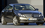 Mercedes-Benz Clase E Coup�. Modelo 2009. Imagen exterior. Lateral frontal. Coche parado. Carretera.