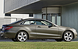 Mercedes-Benz Clase E Coup�. Modelo 2009. Imagen exterior. Lateral. Coche parado. Carretera.