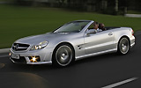 Mercedes-Benz SL 65 AMG. Modelo 2008. Imagen. Frontal- lateral. Coche en movimiento. Descapotado. Carretera. Plata iridio.