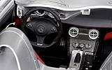 Mercedes-Benz SLR Stirling Moss. Modelo 2009. Imagen. Exterior. Volante. Consola central. Palanca de cambios autom�tica. Sistema de aire acondicionado.