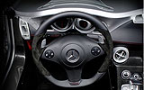 Mercedes-Benz SLR Stirling Moss. Modelo 2009. Imagen. Exterior. Asiento piloto. Mandos en el volante. Panel de instrumentaci�n.