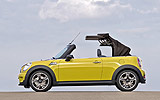 MINI Cabrio. Modelo 2009. Imagen. Exterior. Coche parado. Lateral. Accionamiento autom&aacute;tico de la capota, 3&ordm; foto de 5. Amarillo.