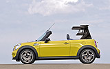 MINI Cabrio. Modelo 2009. Imagen. Exterior. Coche parado. Lateral. Accionamiento autom&aacute;tico de la capota, 4&ordm; foto de 5. Amarillo.