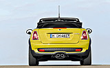 MINI Cabrio. Modelo 2009. Imagen. Exterior. Coche parado. Posterior. Amarillo.