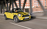MINI Cabrio. Modelo 2009. Imagen. Exterior. Movimiento. Lateral frontal. Amarillo