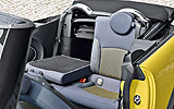 MINI Cabrio. Modelo 2009. Imagen. Interior. Asientos traseros. Barra de aluminio oculta que se despliega en caso de un posible vuelco