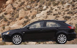 Mitsubishi Lancer Sportback. Modelo 2009. Imagen exterior. Lateral. Coche parado. Carretera. Negro