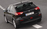 Mitsubishi Lancer Sportback. Modelo 2009. Imagen exterior. Lateral posterior. Coche parado. Carretera. Negro