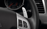 Mitsubishi Lancer Sportback. Modelo 2009. Imagen interior. Levas. Cambio autom�tico.