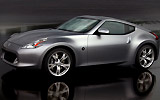 Nissan 370Z. Modelo 2009. Imagen exterior. Lateral frontal. Coche parado. Estudio.