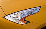 Nissan 370Z. Modelo 2009. Imagen exterior. Detalle. Faro delantero izquierdo. Amarillo.