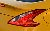 Nissan 370Z. Modelo 2009. Imagen exterior. Detalle. Piloto trasero derecho. Amarillo.