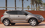 Nissan Murano. Modelo 2009. Imagen. Lateral. Coche parado. Carretera. Marr�n.