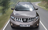 Nissan Murano. Modelo 2009. Imagen. Frontal. Coche en movimiento. Carretera. Marr�n.