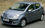 Nissan Pixo. Modelo 2009. Imagen. Exterior. Frontal lateral. Coche en movimiento. Carretera.