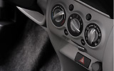 Nissan Pixo. Modelo 2009. Imagen. Interior. Detalle mandos climatizador.