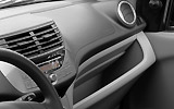 Nissan Pixo. Modelo 2009. Imagen. Interior. Detalle guantera.