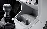 Nissan Pixo. Modelo 2009. Imagen. Interior. Detalle palanca de cambios manual.