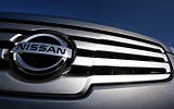 Nissan Qashqai+2. Modelo 2009. Imagen. Detalle parrilla frontal. Gris.
