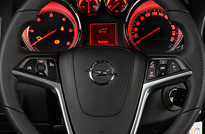 Opel Astra. Modelo 2010