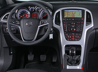 Opel Astra GTC. Modelo 2012.
