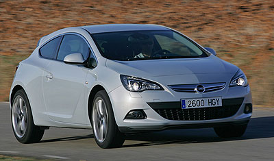 Opel Astra GTC. Modelo 2012.