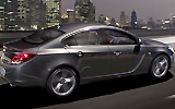 Opel Insignia. Modelo 2009. Carrocer�a 4 puertas. Imagen. Exterior. Lateral. Coche parado. Carretera. Gris oscuro.