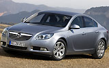 Opel Insignia. Modelo 2009. Carrocer�a 4 puertas. Eco Flex. Imagen. Exterior. Frontal lateral. Coche parado. Carretera. Gris.