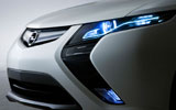 Opel Ampera. Prototipo 2009. Imagen. Exterior. Lateral frontal. Coche parado. Estudio.