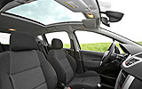 Peugeot 207 SW. Modelo 2008. Imagen. Interior. Asientos. Techo de cristal panor�mico. Volante de cuero.