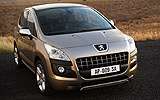 Peugeot 3008. Modelo 2009. Imagen. Exterior. Lateral frontal. Coche parado. Carretera.