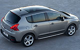 Peugeot 3008. Modelo 2009. Imagen. Exterior. Posterior lateral cenital. Coche parado. Carretera.