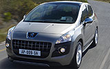 Peugeot 3008. Modelo 2009. Imagen. Exterior. Frontal. Coche en movimiento. Carretera.