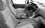 Peugeot 3008. Modelo 2009. Imagen. Interior. Salpicadero. Volante. Consola central. Palanca de cambios manual. Navegador. Asientos.