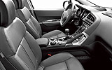 Peugeot 3008. Modelo 2009. Imagen. Interior. Salpicadero. Volante. Consola central. Palanca de cambios manual. Navegador. Asientos.