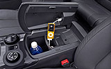 Peugeot 3008. Modelo 2009. Imagen. Interior. Entrada USB.