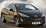 Peugeot 308 CC. Modelo 2009. Imagen. Exterior. Lateral frontal. Coche parado. Carretera. Techo r�gido plegable. Marr�n tierra.