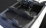 Peugeot 308 CC. Modelo 2009. Imagen. Interior. Asientos traseros cubiertos con cortinilla.
