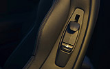 Peugeot 308 CC. Modelo 2009. Imagen. Interior. Tirador para adelantar el asiento delantero e interruptor para recuperar posici�n inicial.