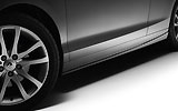 Renault Laguna Coup�. Modelo 2009. Imagen exterior. Kit aerodin�mico. Fald�n lateral. Llantas. Estudio.