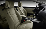 Renault Laguna Coup�. Modelo 2009. Imagen. Interior. Palanca de cambios autom�tica. Asientos delanteros. Reposabrazos. Volante. Navegador.