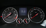 Renault Laguna Coup�. Modelo 2009. Imagen. Interior. Cuadro de instrumentos. Cuentakil�metros. Veloc�metro. Cuentarrevoluciones.