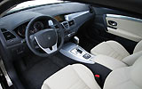 Renault Laguna Coup�. Modelo 2009. Imagen. Interior. Salpicadero. Volante. Consola central. Palanca de cambios autom�tica. Navegador.
