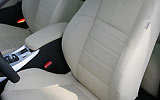 Renault Laguna Coup�. Modelo 2009. Imagen. Interior. Asientos delanteros con reposabrazos.