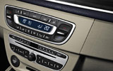 Renault Megane. Modelo 2009. Imagen. Interior. 5 puertas. Detalle consola central. Climatizador. Radio-CD.