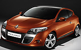 Renault M�gane Coup�. Modelo 2009. Imagen exterior. Tres puertas. Frontal lateral cenital. Coche parado. Estudio. Naranja.